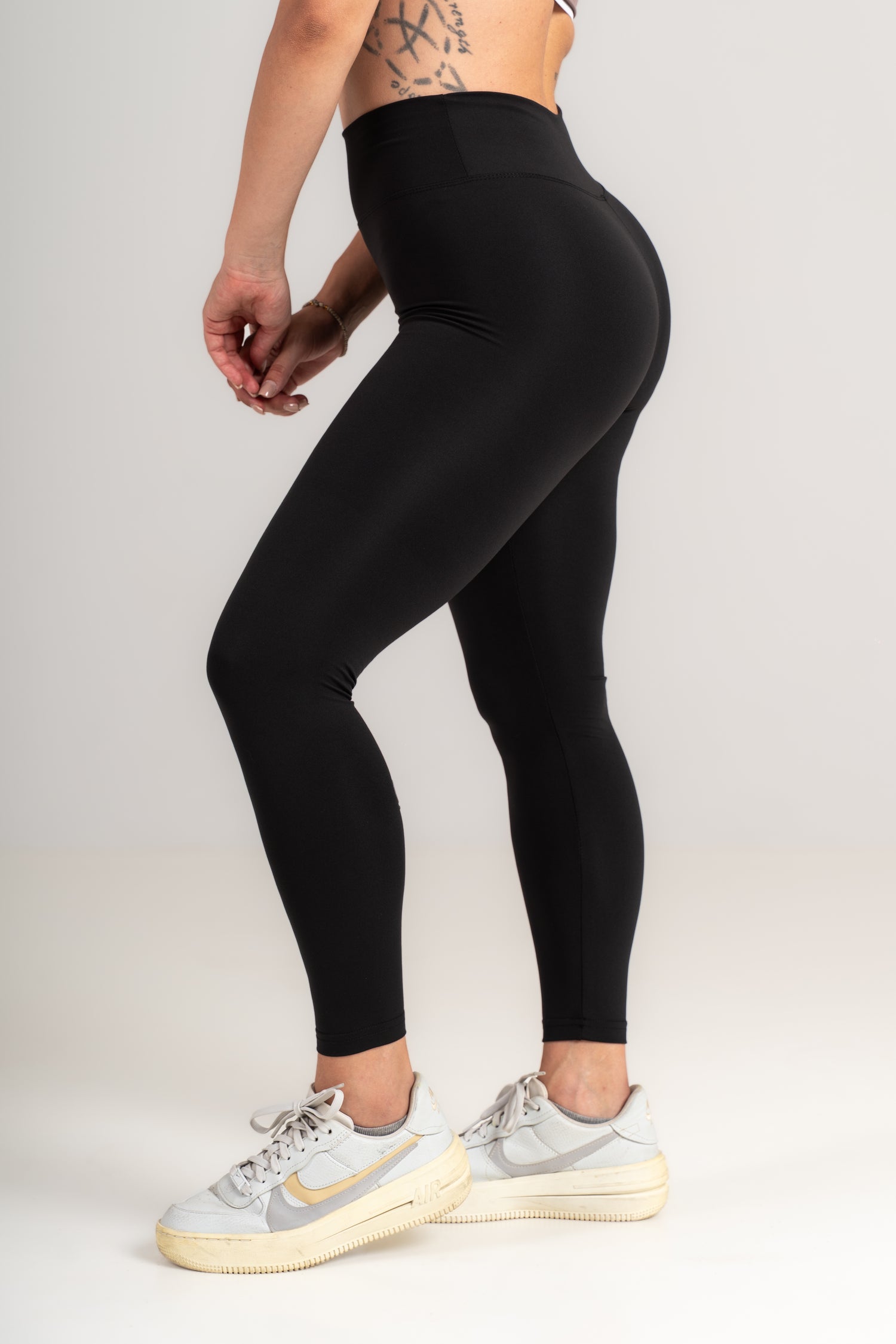 High-Waisted Sculpting Leggings - Seamless Push-Up Gym Leggings - black-1 - Seven Seconds Activewear